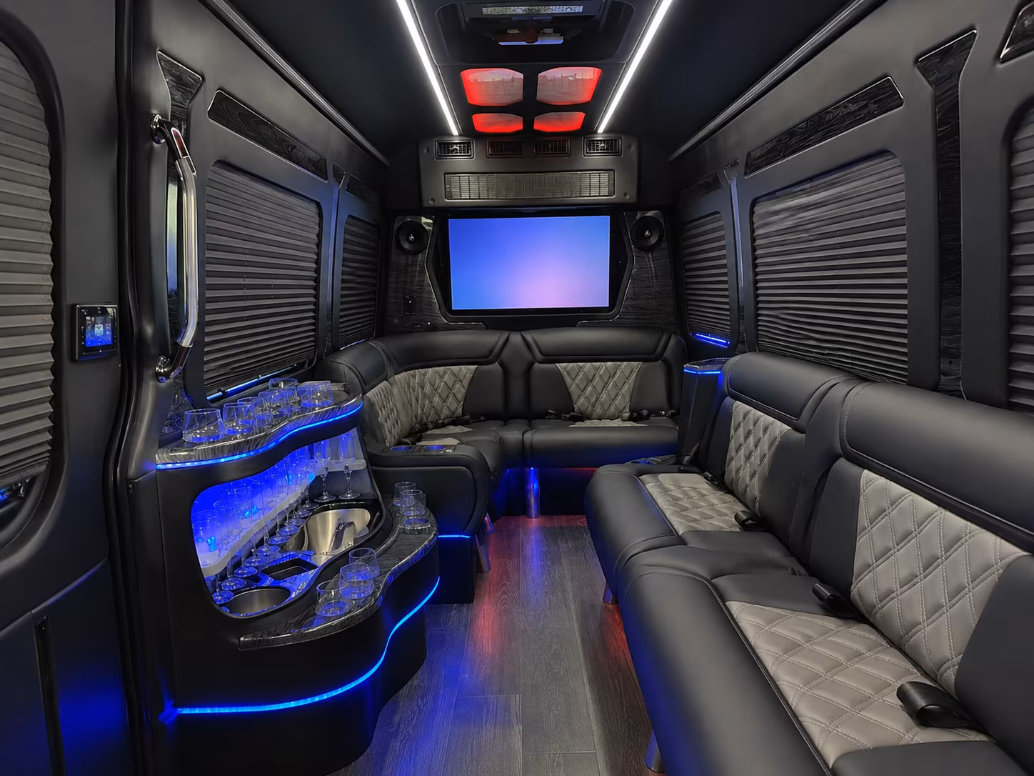 corporate airport transfer buses to dtw and oakland county international