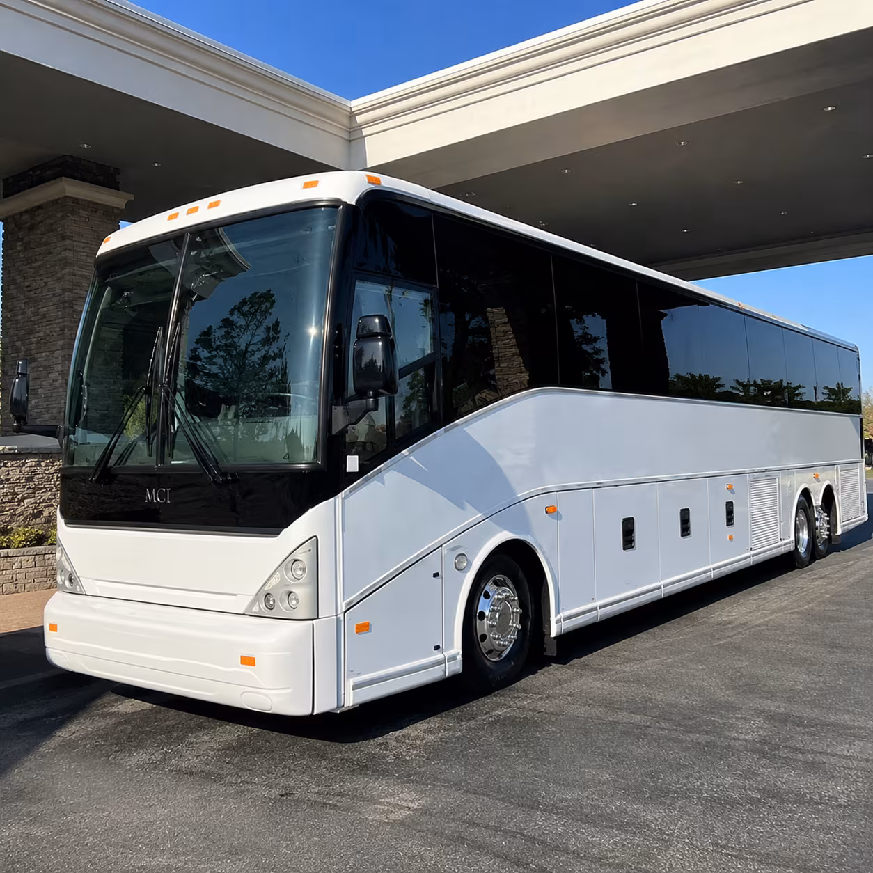 shuttle buses to dtw for stellantis automotive suppliers and corporate groups