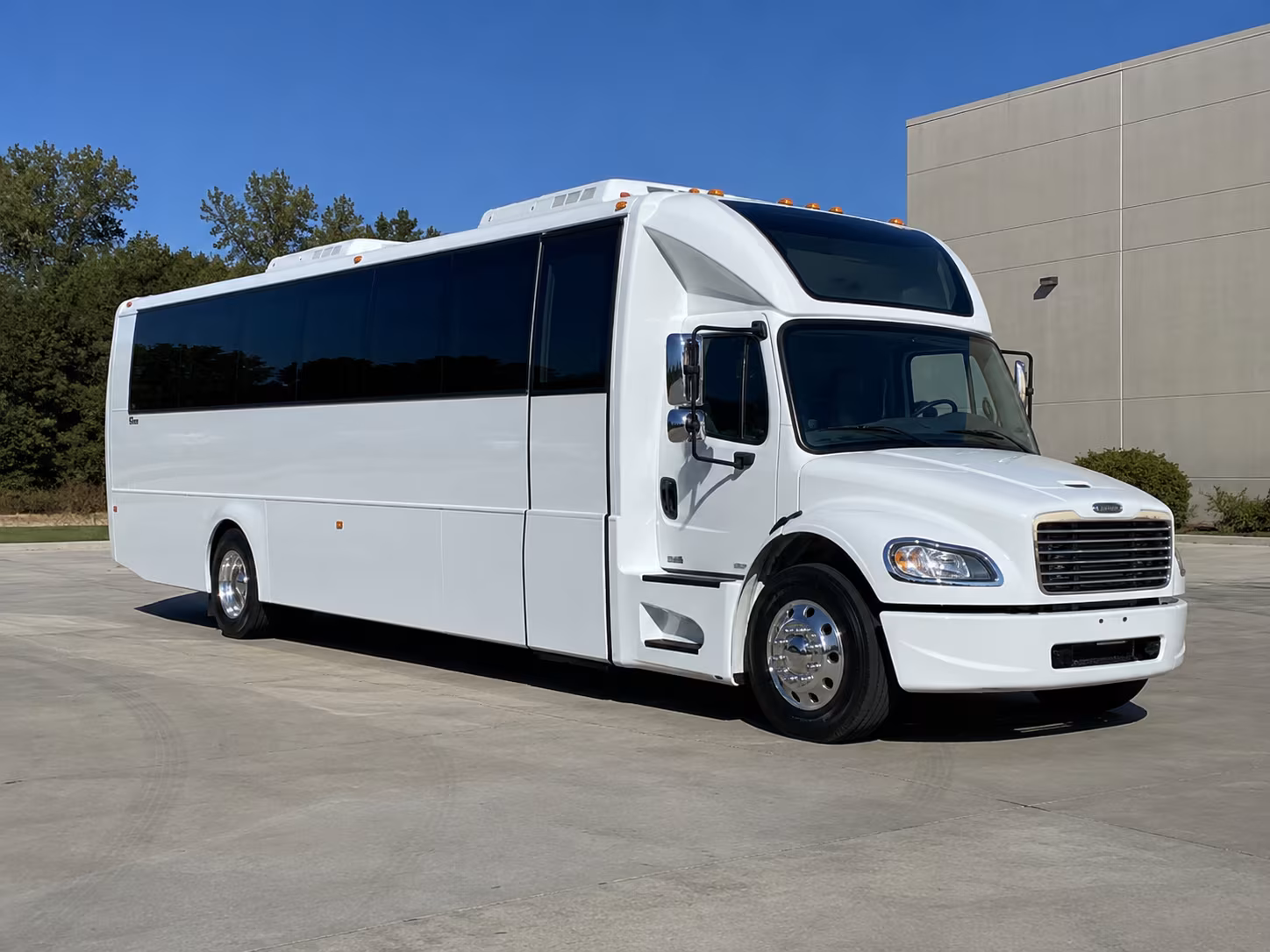 sterling heights 28 passenger party bus